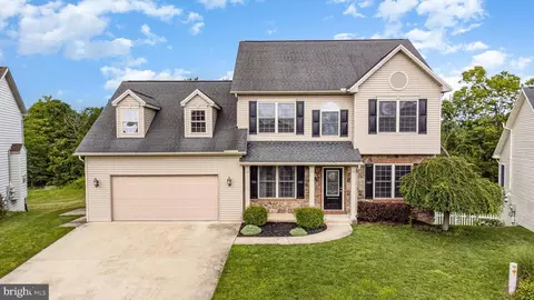 75 Manada Creek Cir, Carlisle, PA 17013