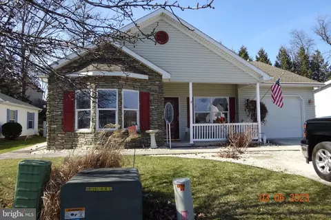8 Lantern Ln, Shippensburg, PA 17257