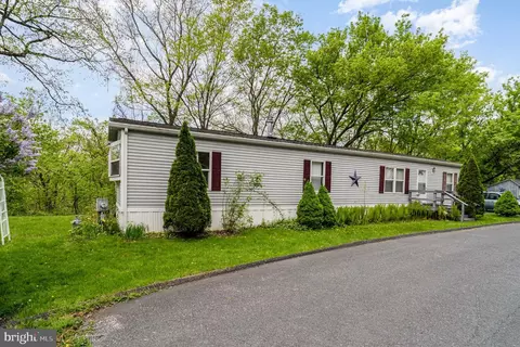 57 Buckeye Ln, Carlisle, PA 17015