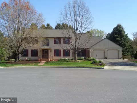 3 White Oak Ct, Boiling Springs, PA 17007