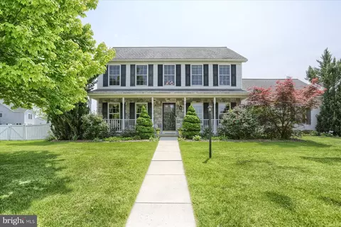 8 Old Coach Ln, Carlisle, PA 17013