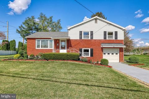 65 Kensington Dr, Camp Hill, PA 17011