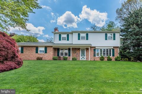 26 Manor Dr, Mechanicsburg, PA 17055