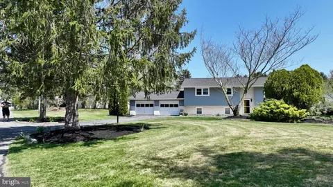 4141 Burns Rd, Mechanicsburg, PA 17055