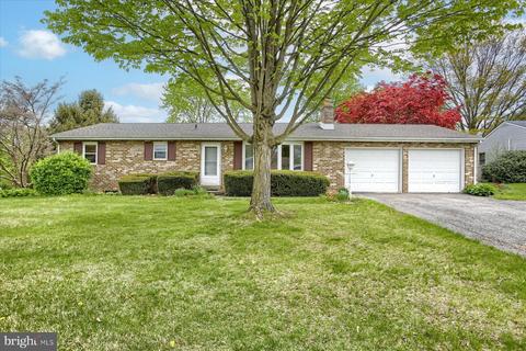 2111 Douglas Dr, Carlisle, PA 17013