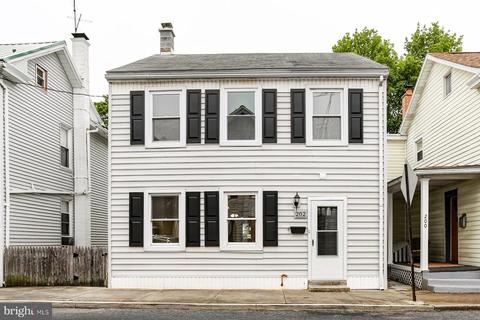 202 E Locust St, Mechanicsburg, PA 17055
