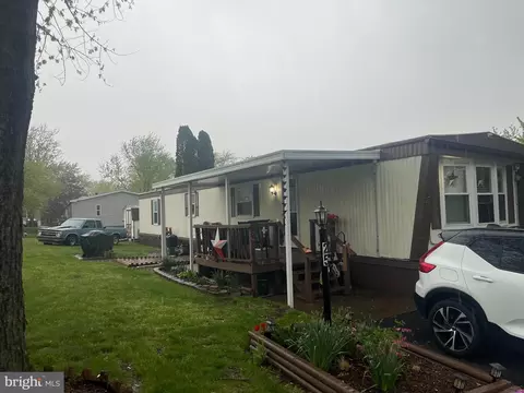 25 Walnut Ln, Carlisle, PA 17015