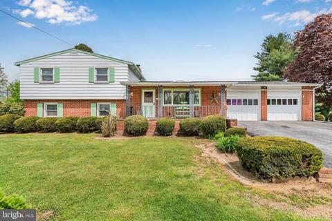 107 Clemson Dr, Carlisle, PA 17013