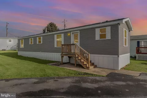 4 Lois Ln, Mechanicsburg, PA 17050