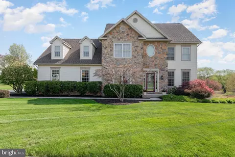 6015 Westbury Dr, Enola, PA 17025
