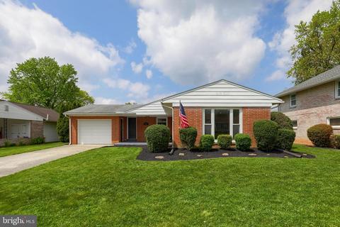 28 Center Dr, Camp Hill, PA 17011