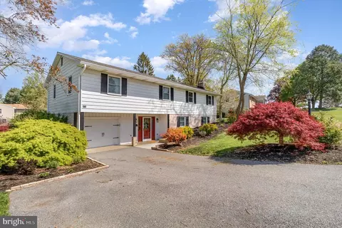 81 Moongale Dr, Carlisle, PA 17013