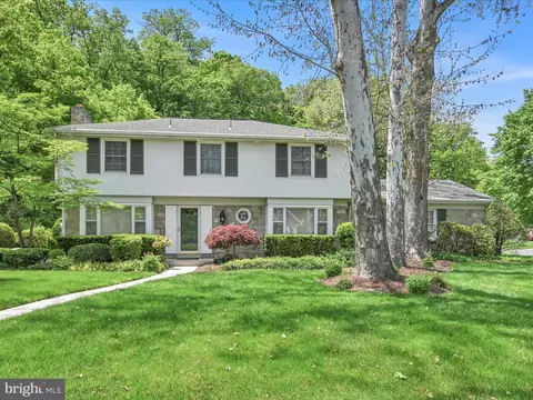 812 Conodoguinet Dr, Camp Hill, PA 17011