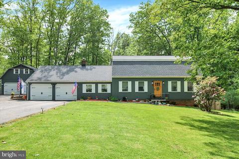 690 Valleyview Dr, Boiling Springs, PA 17007