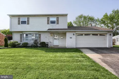 314 Somerset Dr, Camp Hill, PA 17011