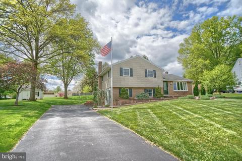 1617 Cressman Cir, Mechanicsburg, PA 17055