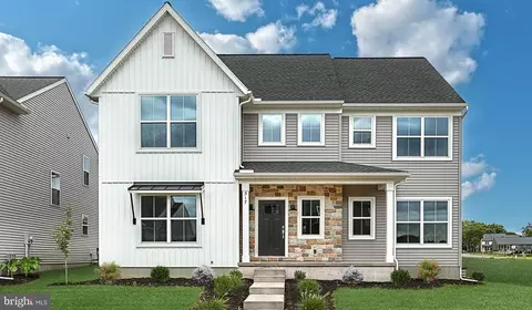 517 Charleston Dr, Mechanicsburg, PA 17055