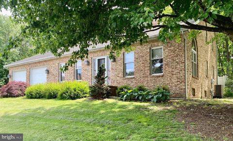 7 James Cir, Shippensburg, PA 17257