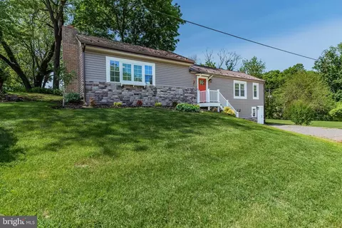 16 Wood Ln, Carlisle, PA 17013