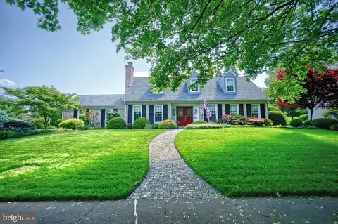 475 Woodcrest Dr, Mechanicsburg, PA 17050