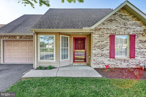 36 Summerfield Dr, Carlisle, PA 17015