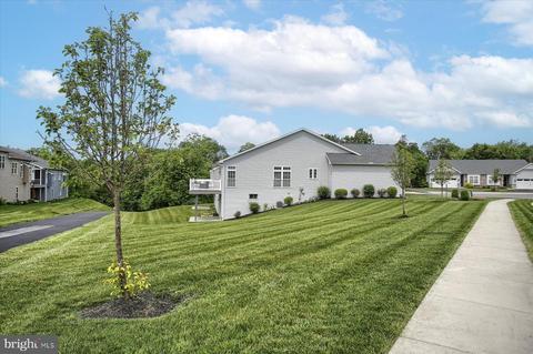 1625 Shady Maple Ct, Mechanicsburg, PA 17050