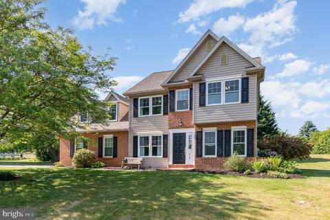 12 Orion Rd, Boiling Springs, PA 17007