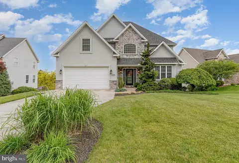 5004 Ravenwood Rd, Mechanicsburg, PA 17055