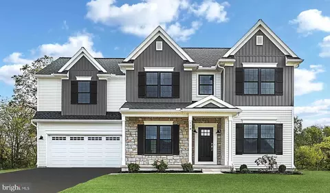114 S Mountain Dr, Carlisle, PA 17013