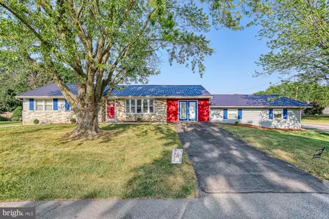 1978 Fry Loop Ave, Carlisle, PA 17013