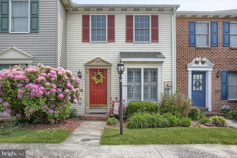 606 Park Ridge Dr, Mechanicsburg, PA 17055