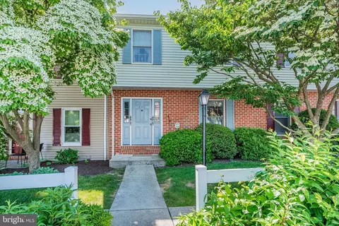 636 Allenview Dr, Mechanicsburg, PA 17055
