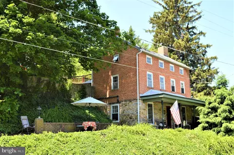 2 Station Rd, Newville, PA 17241