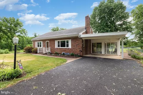 16 Timber Rd, Mechanicsburg, PA 17050