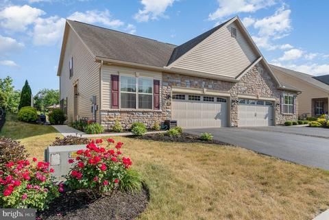 37 Crest Vw, Carlisle, PA 17013