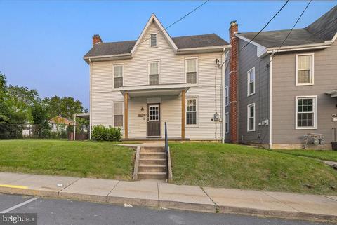 324 Fort St, Shippensburg, PA 17257