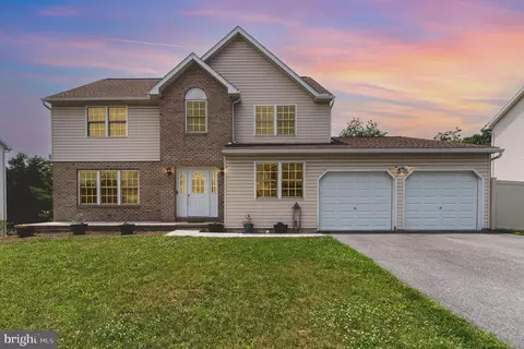 40 Willow Way Dr, Enola, PA 17025