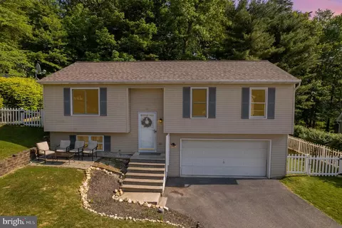 22 Liberty Dr, Mount Holly Springs, PA 17065