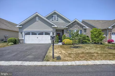 92 Presidents Dr, Mechanicsburg, PA 17050