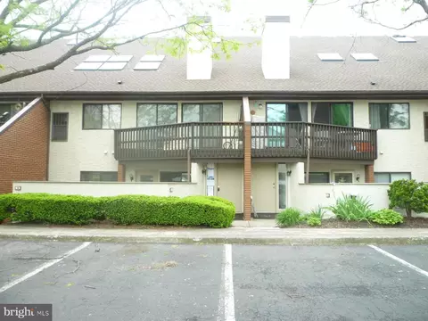 1076 Lancaster Blvd #4, Mechanicsburg, PA 17055