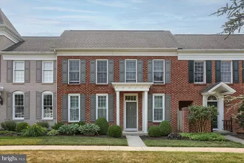 15 Devonshire Sq, Mechanicsburg, PA 17050