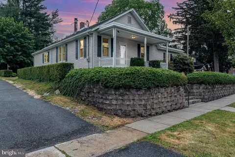 324 Walton St, Lemoyne, PA 17043