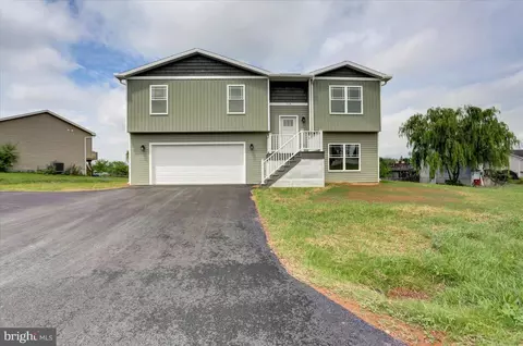 104 Walleye Dr, Shippensburg, PA 17257