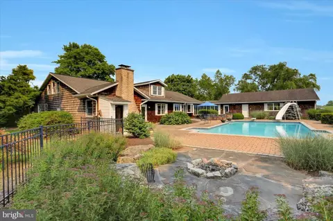 1521 W Lisburn Rd, Mechanicsburg, PA 17055