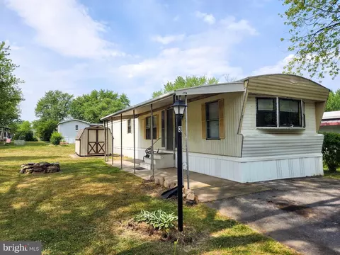 3 Walnut Ln, Carlisle, PA 17015