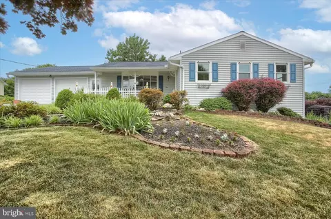 1 Tee Jay Dr, Mount Holly Springs, PA 17065