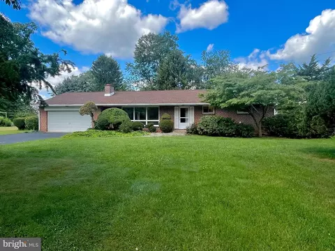 26 Circle Dr, Carlisle, PA 17015
