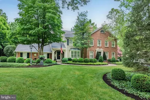 672 Saint Johns Dr, Camp Hill, PA 17011