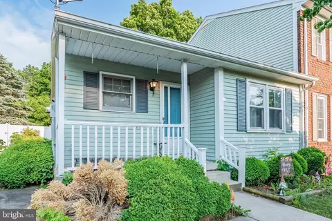 1045 Northfield Dr, Carlisle, PA 17013