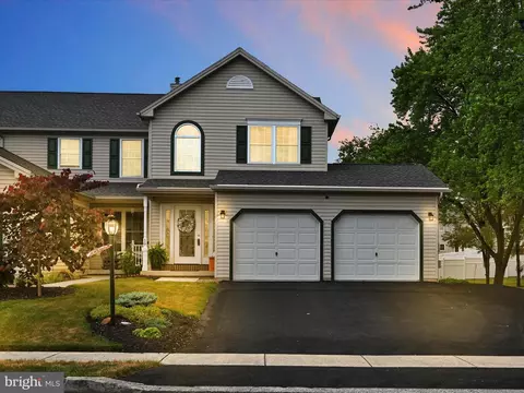 19 Nottingham Dr, Mechanicsburg, PA 17050
